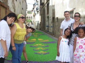 Con Angel y Familia en las alfombras del corpus en Tamarite de Litera.